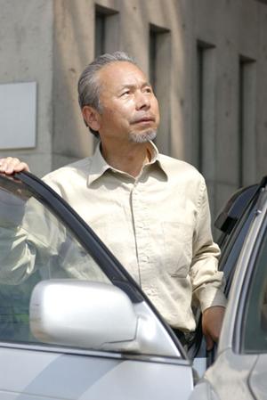 ワイドに見えるサイドミラーを販売している会社